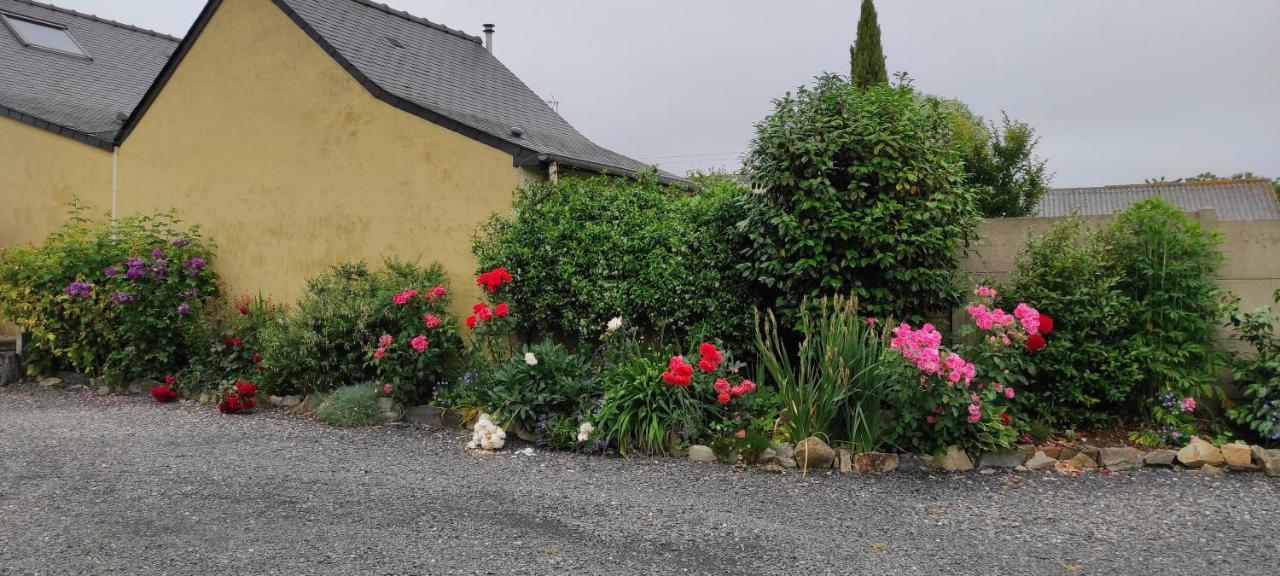 Ferienhaus Des Huttes Bain-de-Bretagne